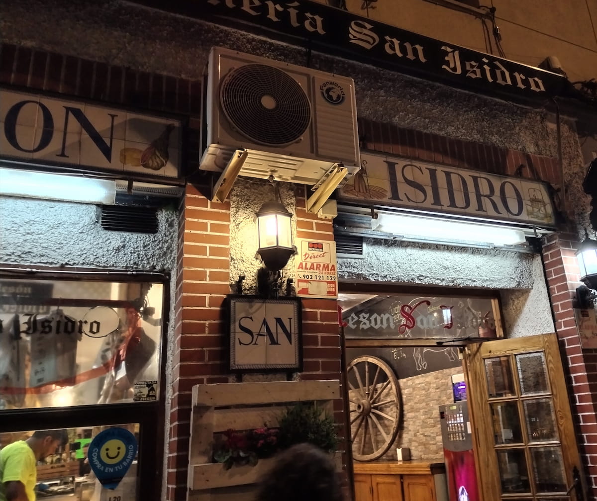 Mesón San Isidro en Paseo del Quince de Mayo Madrid
