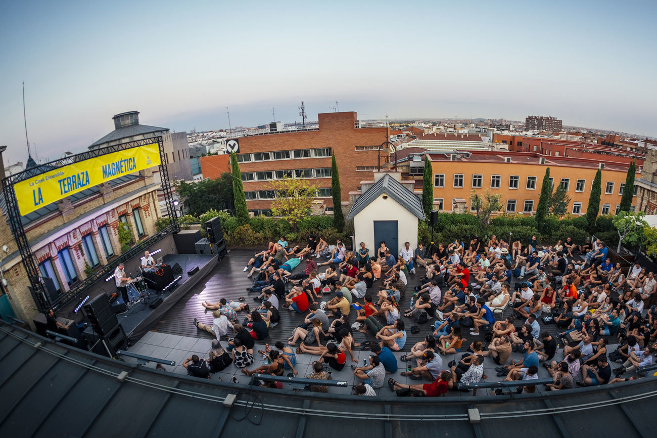 Terraza ajardinada de La Casa Encendida en Lavapiés