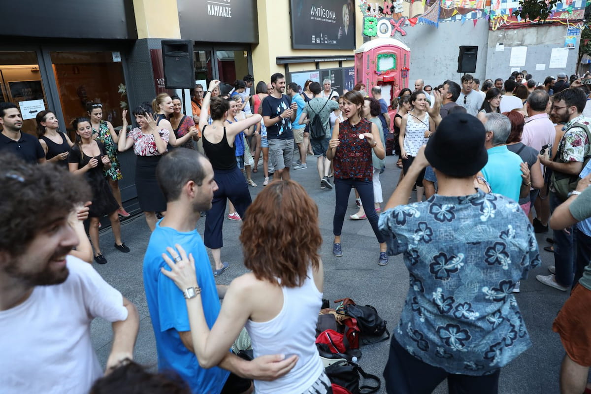 Pareja de chulapos durante las fiestas populares del distrito Centro de Madrid